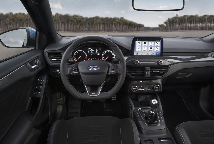 Торпедо Ford Focus ST 2019 года  (WW) (фото 5 из 43)